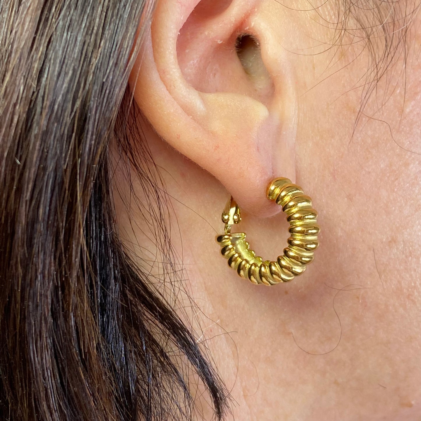Orecchino cerchio rigato cicciottoso gold - acciaio jewels
