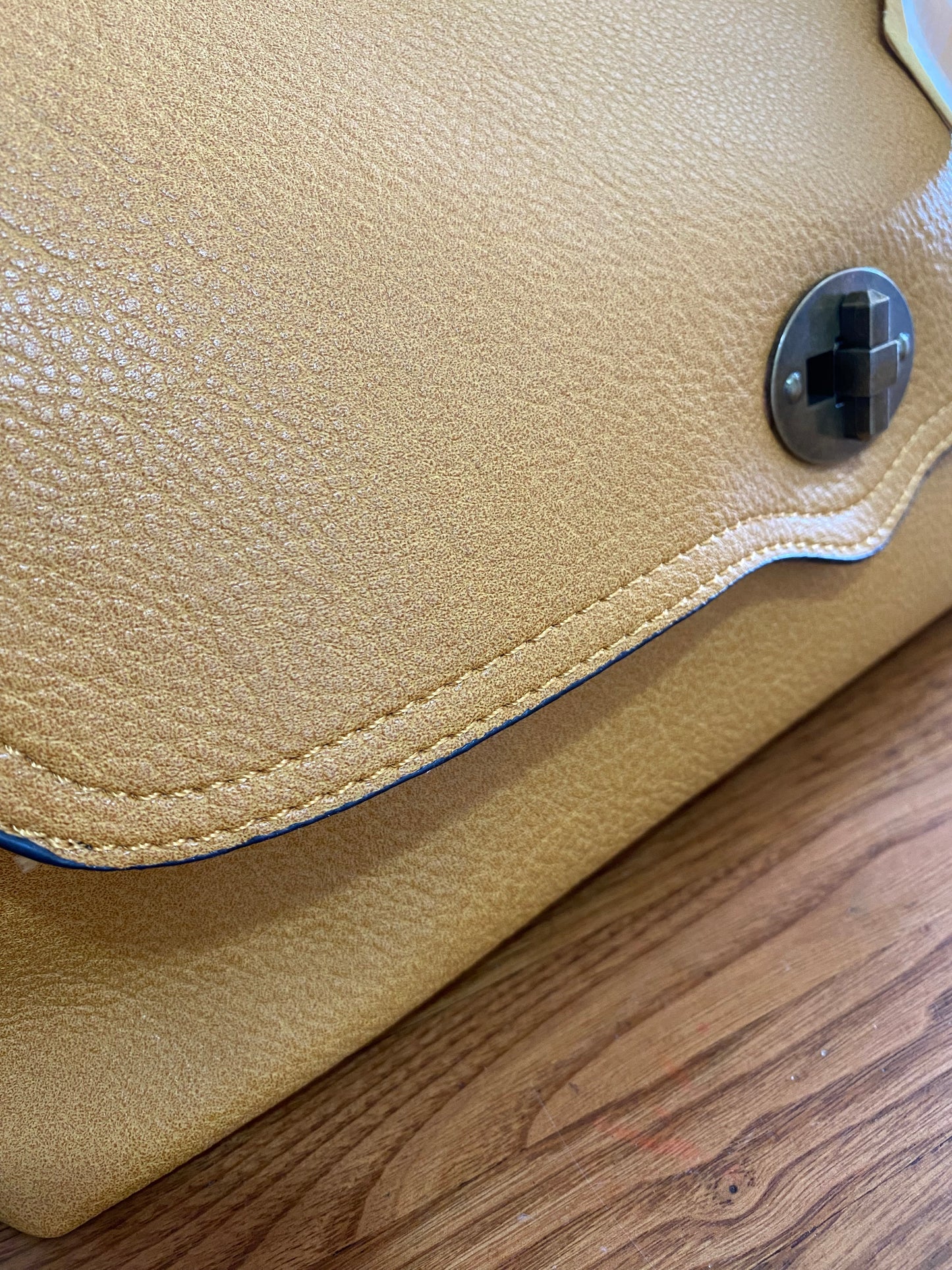 Borsa “La ondulata borchiata” - manico e tracolla