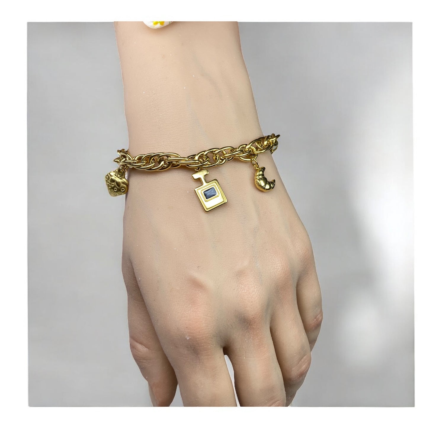 Bracciale con charm fragola, ciliegia, cornetto e altri