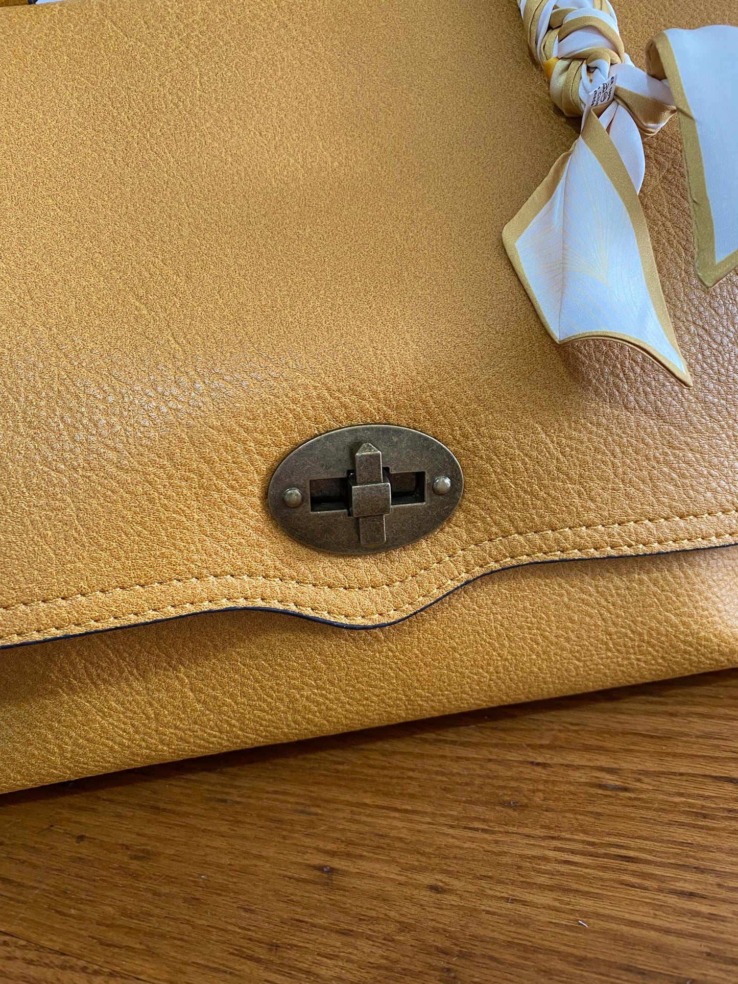 Borsa “La ondulata borchiata” - manico e tracolla