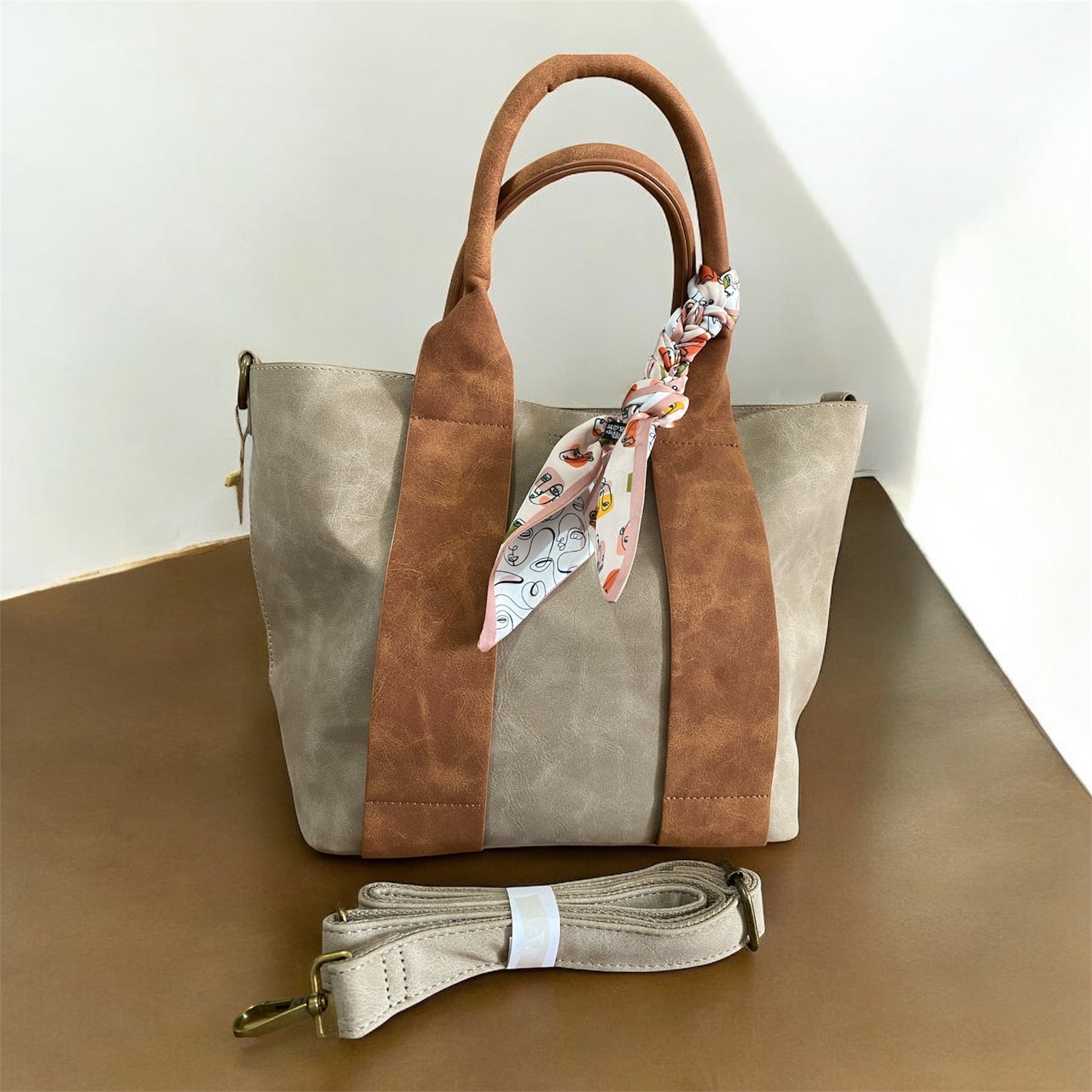 Borsa semi bauletto con manico e tracolla - simile scamosciato