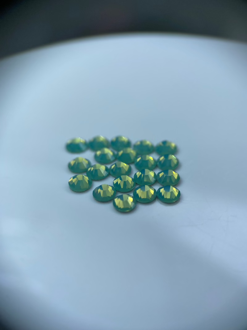 BRILLOVSKY STRASS OPAL GREEN 100PZ