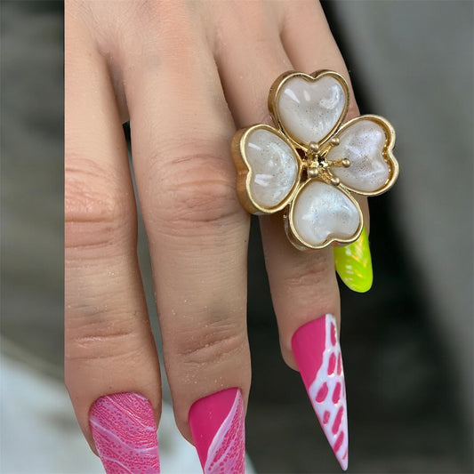 Anello quadrifoglio con elastico - quadrifoglio in madreperla- fotografia nails