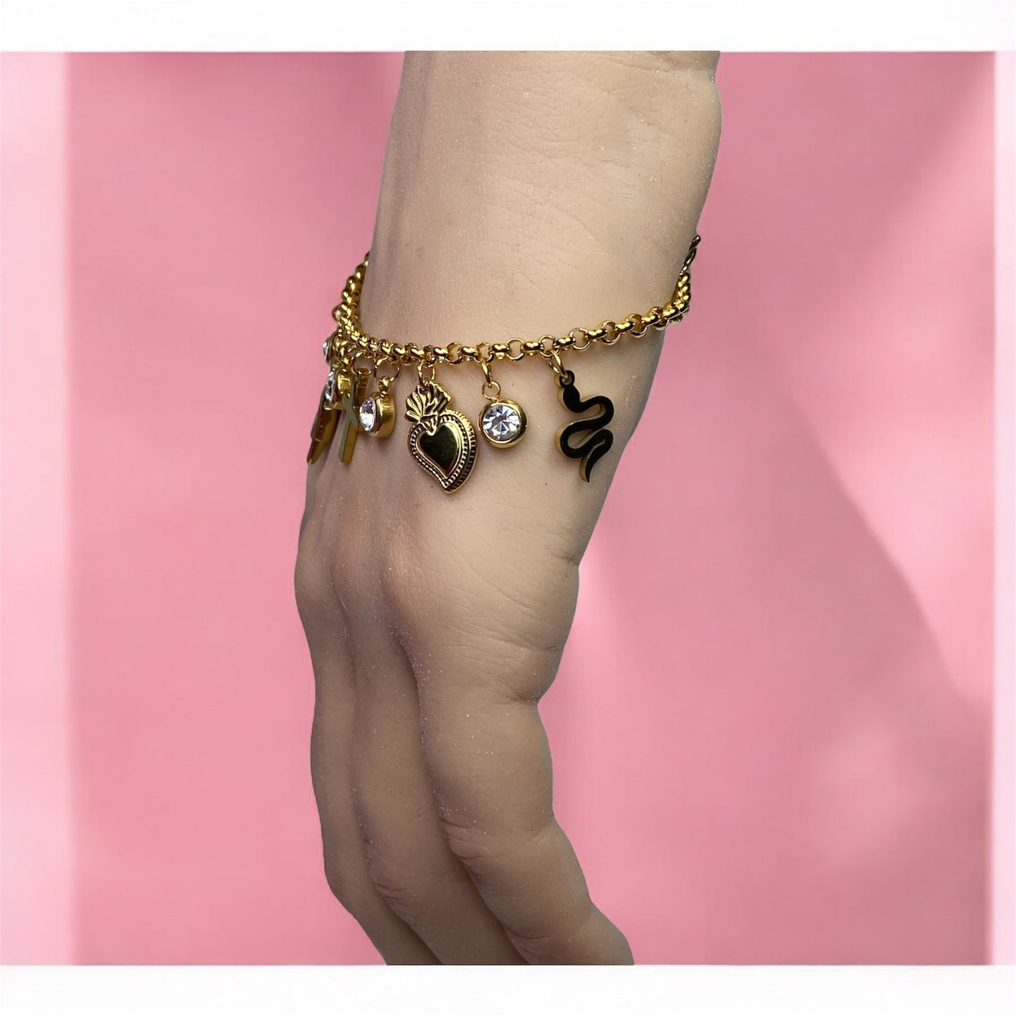 Bracciale con charm in acciaio- cuore-croce-corna-serpente-zirconi